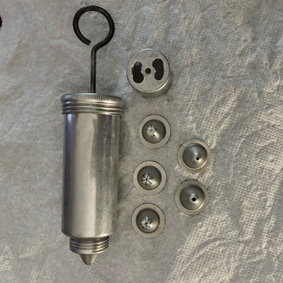 Vintage 1950s Beautiful Cakes Aluminum Cake Decorator With 6 Tips - Picture 5 of 5
